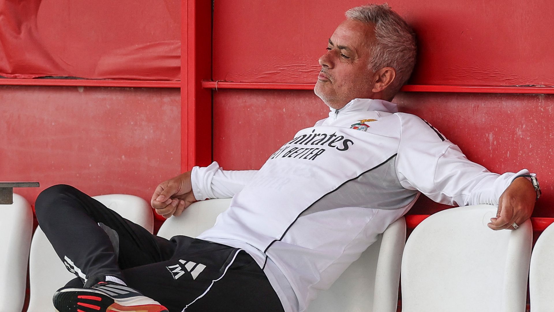 Jose Mourinho’s Immersive Routine: Residing at Benfica Campus and Joining Youth Players for Meals from Dawn to Dusk