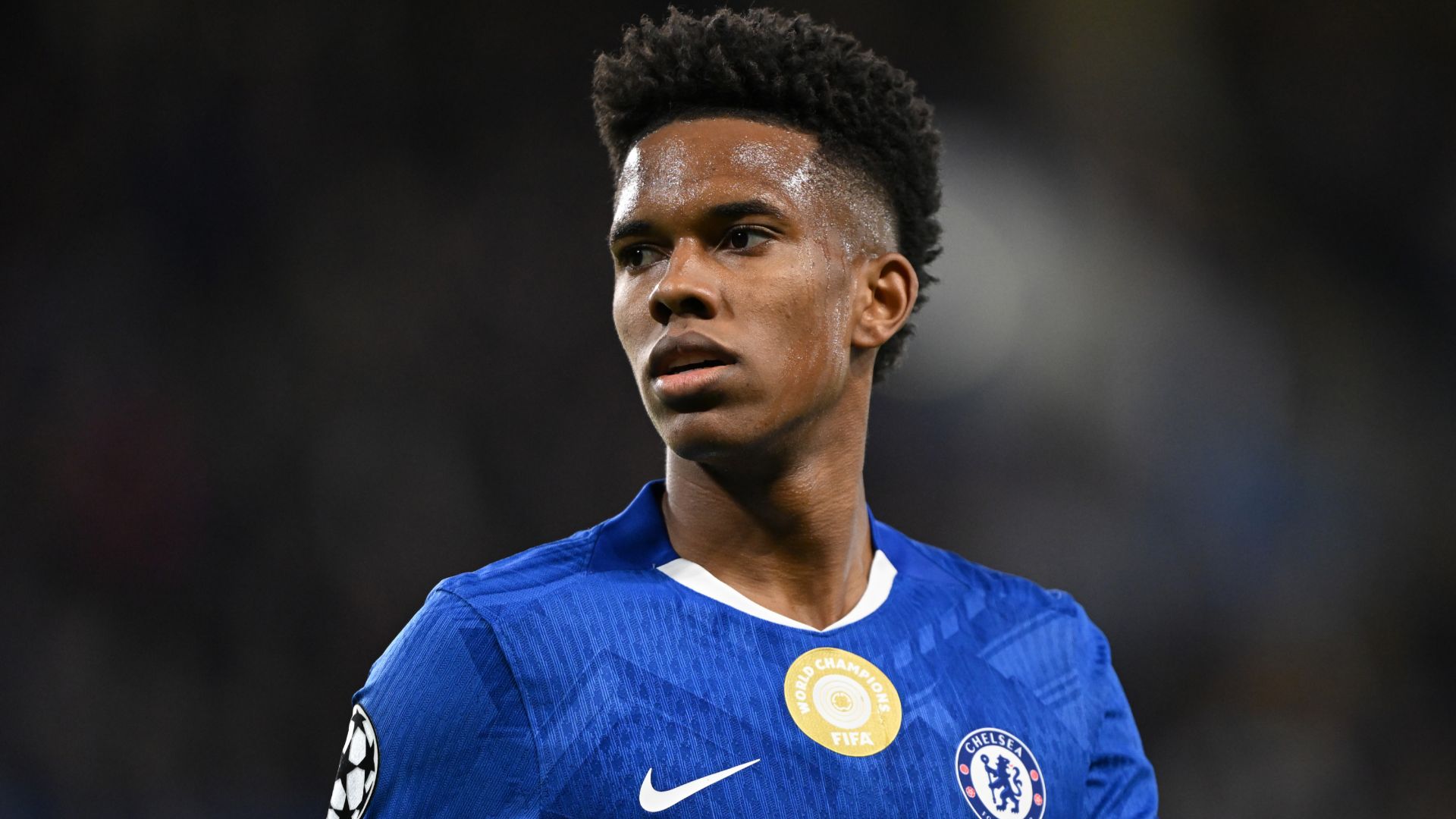 Chelsea Warns Estevao Willian: Risk of Jadon Sancho’s Fate Amid Intense Competition at Stamford Bridge