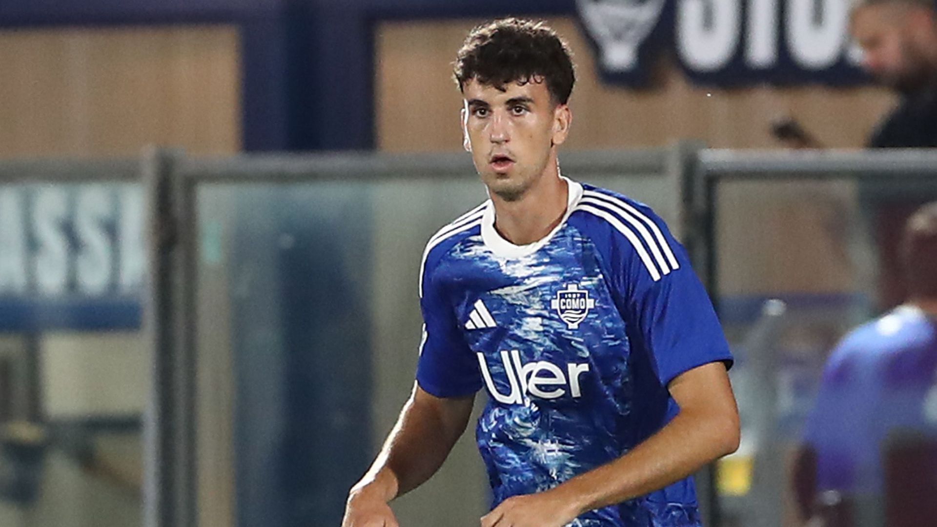 Como Star Aims for Real Madrid Excellence After Inspiring Meeting with Football Icon Xabi Alonso