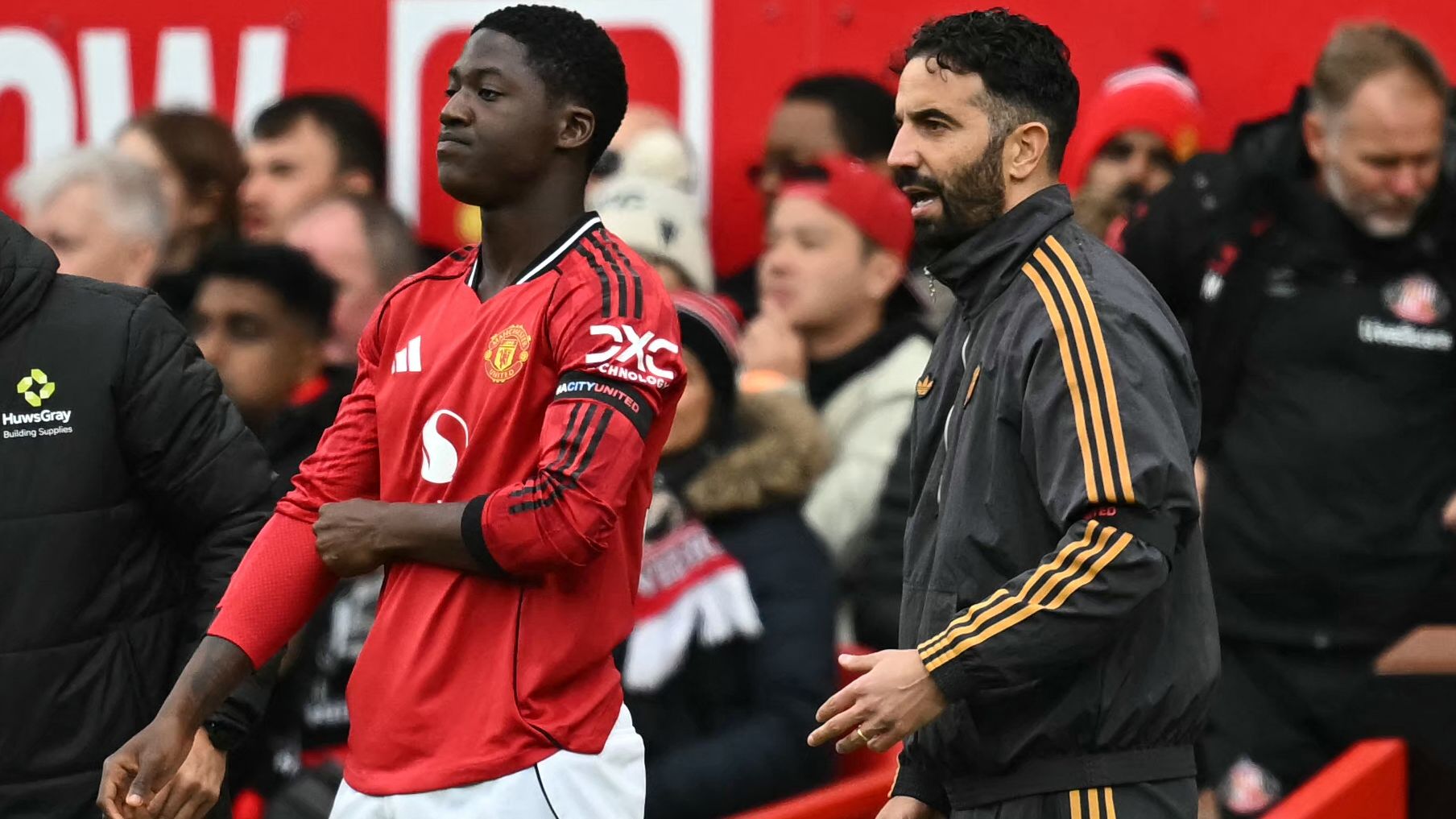 Kobbie Mainoo Faces Challenging Circumstances at Manchester United as Former Player Advises Transfer Decision Amid Amorim’s Struggles