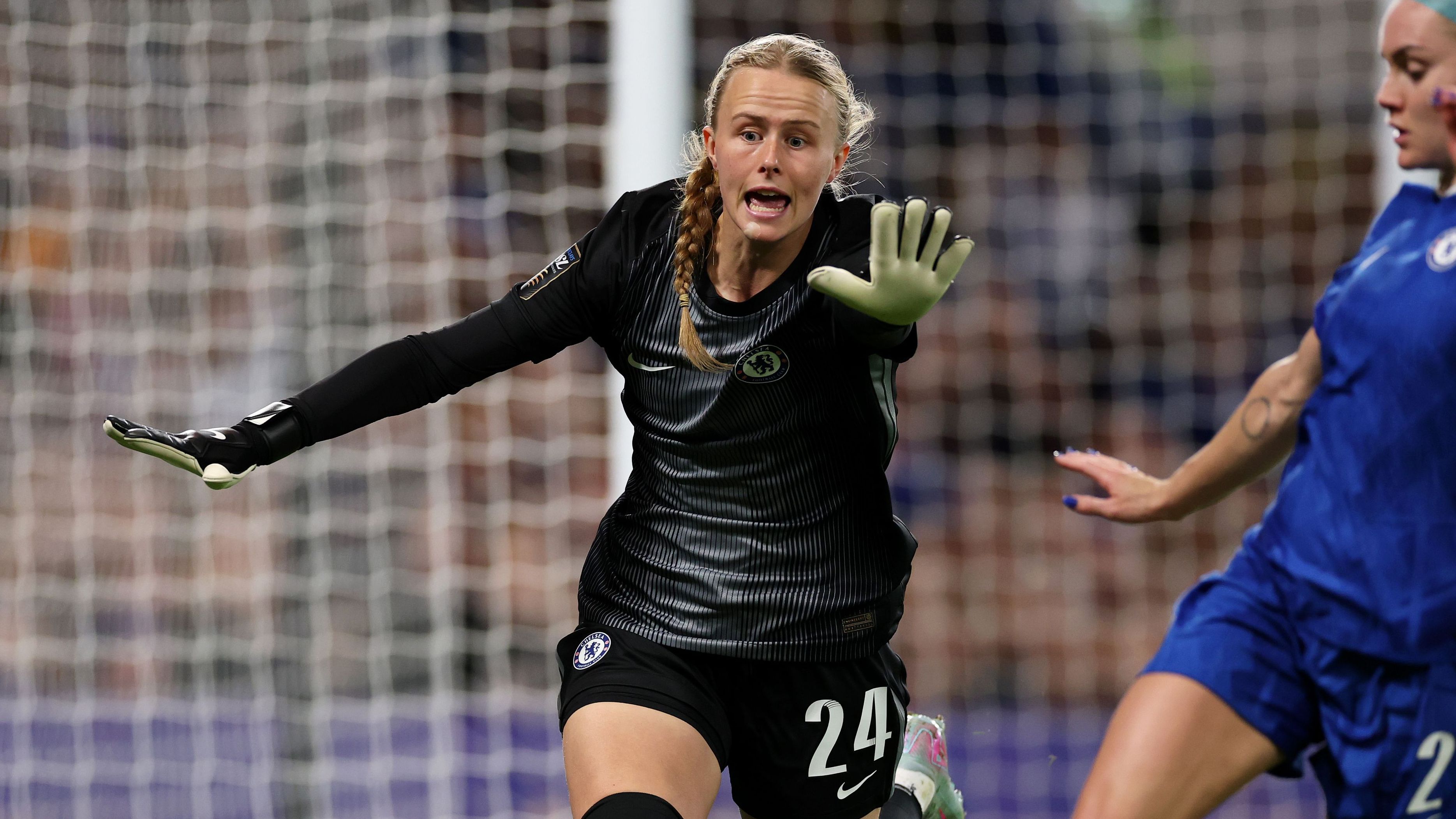 The Vital Role of England Goalkeeper Hannah Hampton in Chelsea’s Success This Season