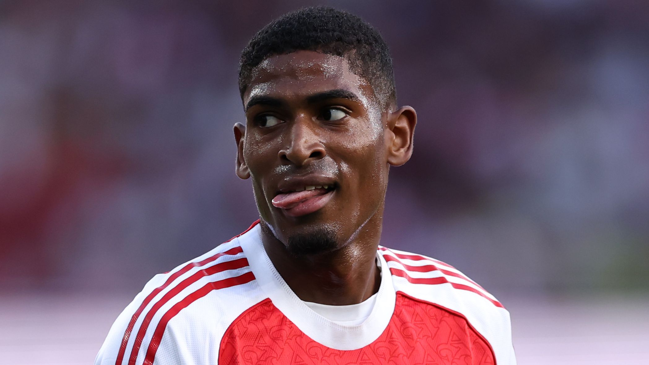 Cristhian Mosquera Reflects on His Childhood Admiration for Arsenal’s Aura and Insights from Engaging Discussions with Mikel Arteta