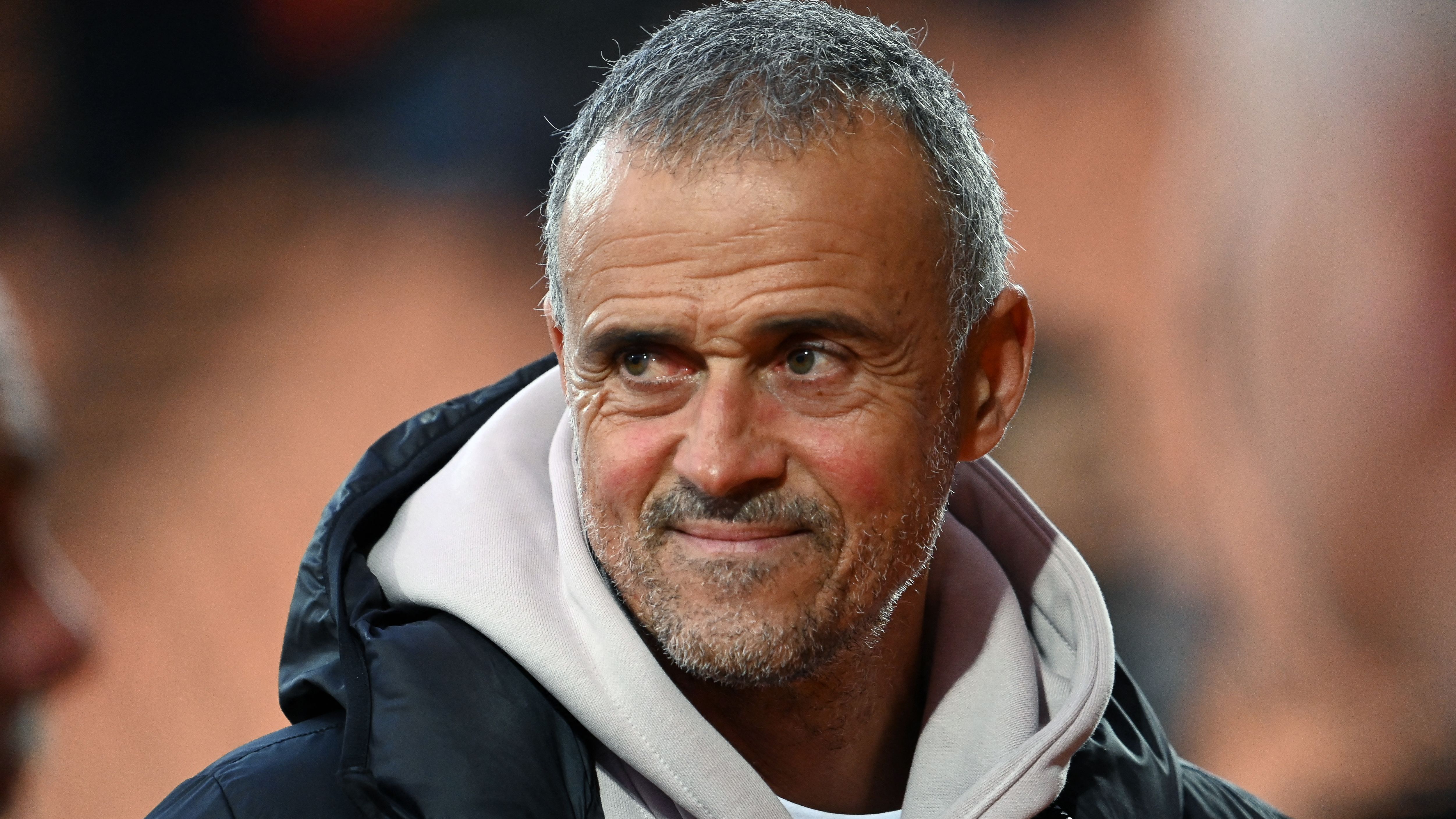 Paris Saint-Germain Closely Monitors Barcelona Defender as Luis Enrique Eyes Reunion with Former Star in January