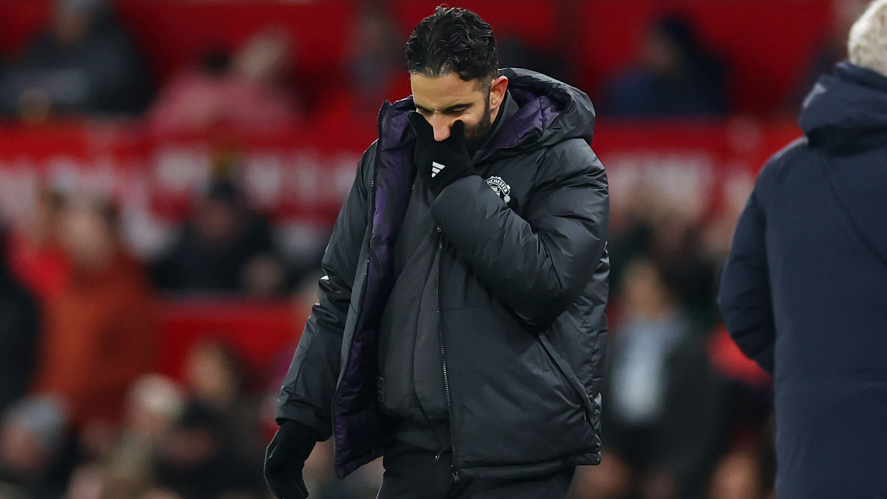 Manchester United Player Ratings vs Everton: Fernandes Struggles and Zirkzee Fails to Impress in Home Defeat Despite Opponent’s Red Card