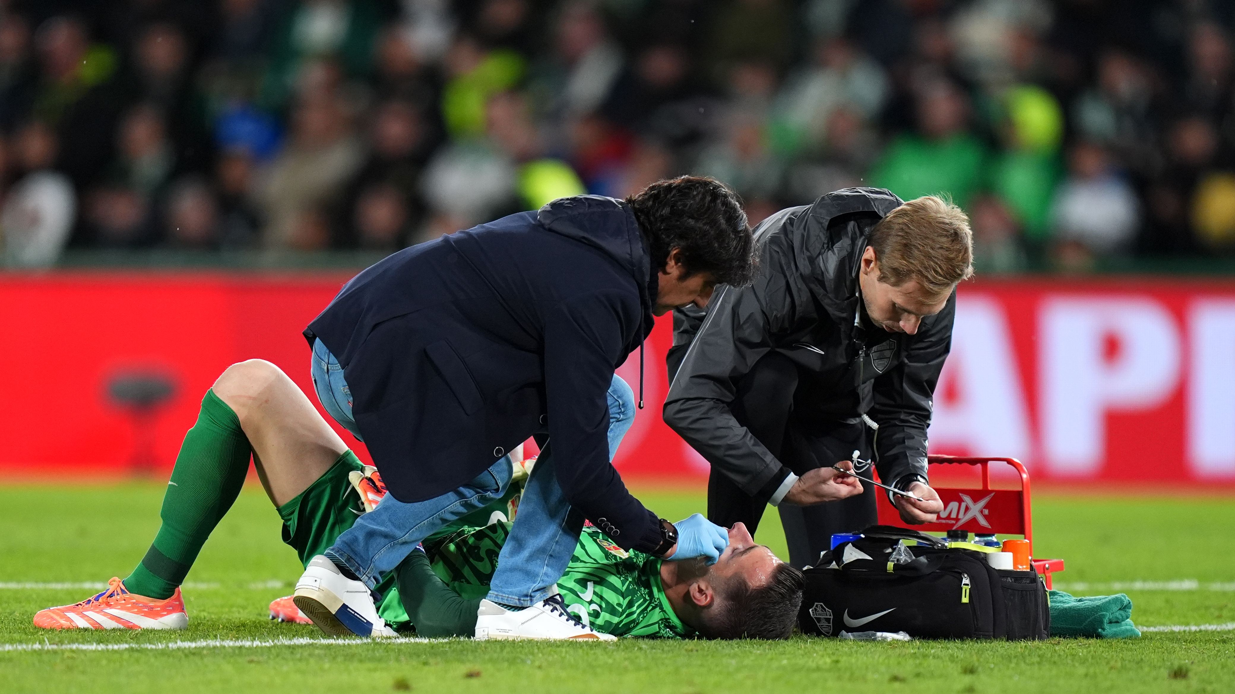 Real Madrid Icon Explains La Liga’s Decision Not to Review Vinicius Jr.’s Controversial Collision That Injured Inaki Pena, Amid Jude Bellingham’s Late Equalizer Against Elche