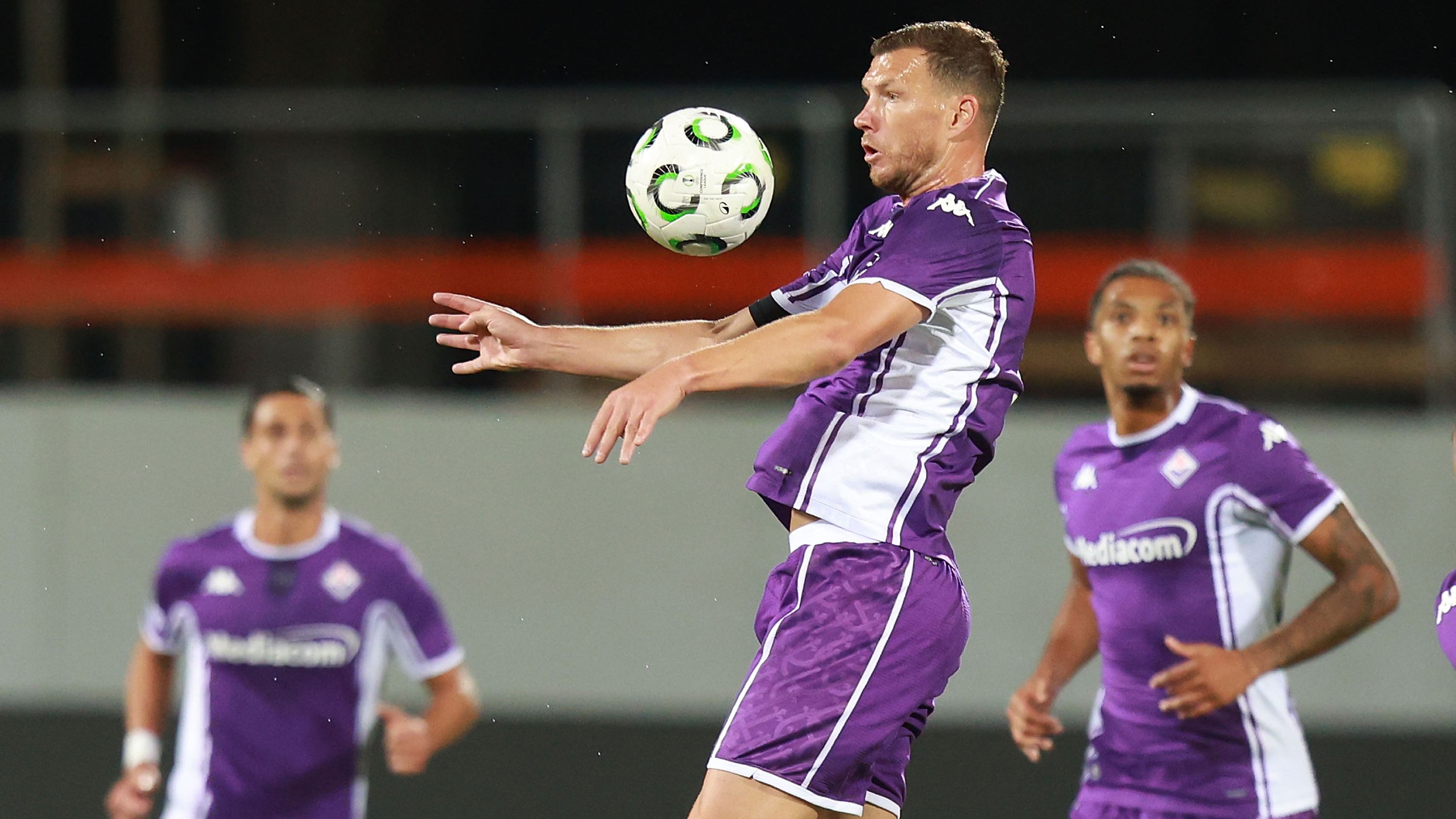 Yes, We’re Playing Terribly” – Edin Dzeko Delivers Harsh Critique of Fiorentina but Condemns Fans for Booing After Latest Defeat